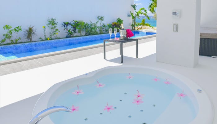 沖縄でプライベートプールと露天ジャグジーを楽しめるリゾートヴィラ5選 一休コンシェルジュ 沖縄でプライベートプールと露天ジャグジーを楽しめるリゾートヴィラ5選 一休コンシェルジュ