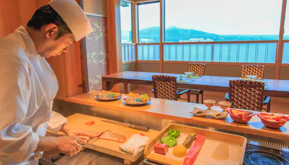 専属シェフ付き！専用ダイニングでワンランク上の部屋食ができる宿4選