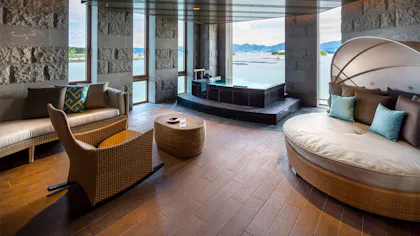 南紀白浜に佇む、滔々たる歴史芸術に包まれた唯一無二の夢の城