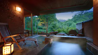 谷川温泉に佇む「ルレ・エ・シャトー」の宿で露天風呂付き客室に癒される