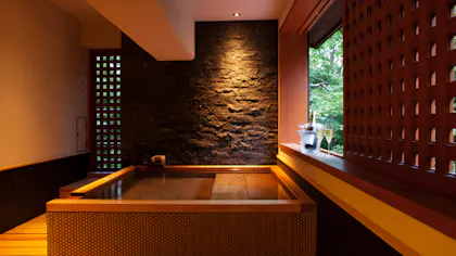 1日9組限定、那須の自然を満喫する全室温泉風呂付おこもり宿