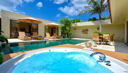 沖縄でプライベートプールと露天ジャグジーを楽しめるリゾートヴィラ5選