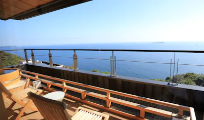 1日7室、和モダン空間と相模湾を望む露天風呂付き客室に癒される熱海の温泉宿