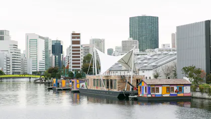 東京・天王洲の運河に浮かぶ個性豊かな客室を持つ4室の水上ホテル