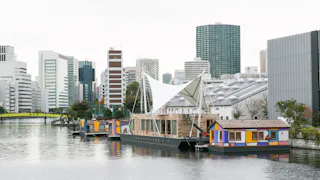 東京・天王洲の運河に浮かぶ個性豊かな客室を持つ4室の水上ホテル