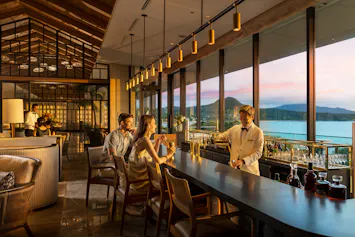 カップルで行く沖縄。タイプ別のおすすめラグジュアリーステイ