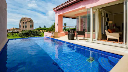 沖縄でプライベートプール付のお部屋があるラグジュアリーホテル6選