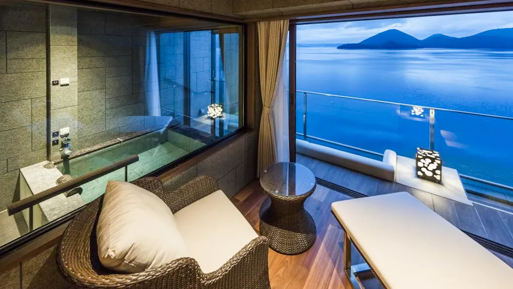 レイクビューの絶景を楽しめる北海道の温泉宿5選