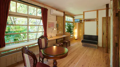 鉄道駅舎や酒蔵など、かつての雰囲気を今も残す「元〇〇」の宿　5選