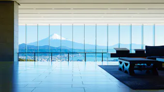 東京から約2時間、富士山を望むスタイリッシュな宿5選