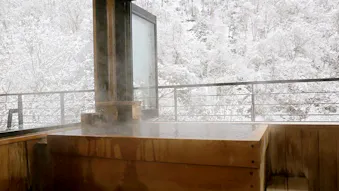 冬の贅沢、雪見風呂が楽しめる温泉宿　長野編