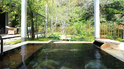 宮崎の森に佇む、また訪れたくなる全室露天風呂付客室の離れ宿