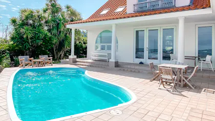 プライベートプールがある一棟貸しの宿　千葉編