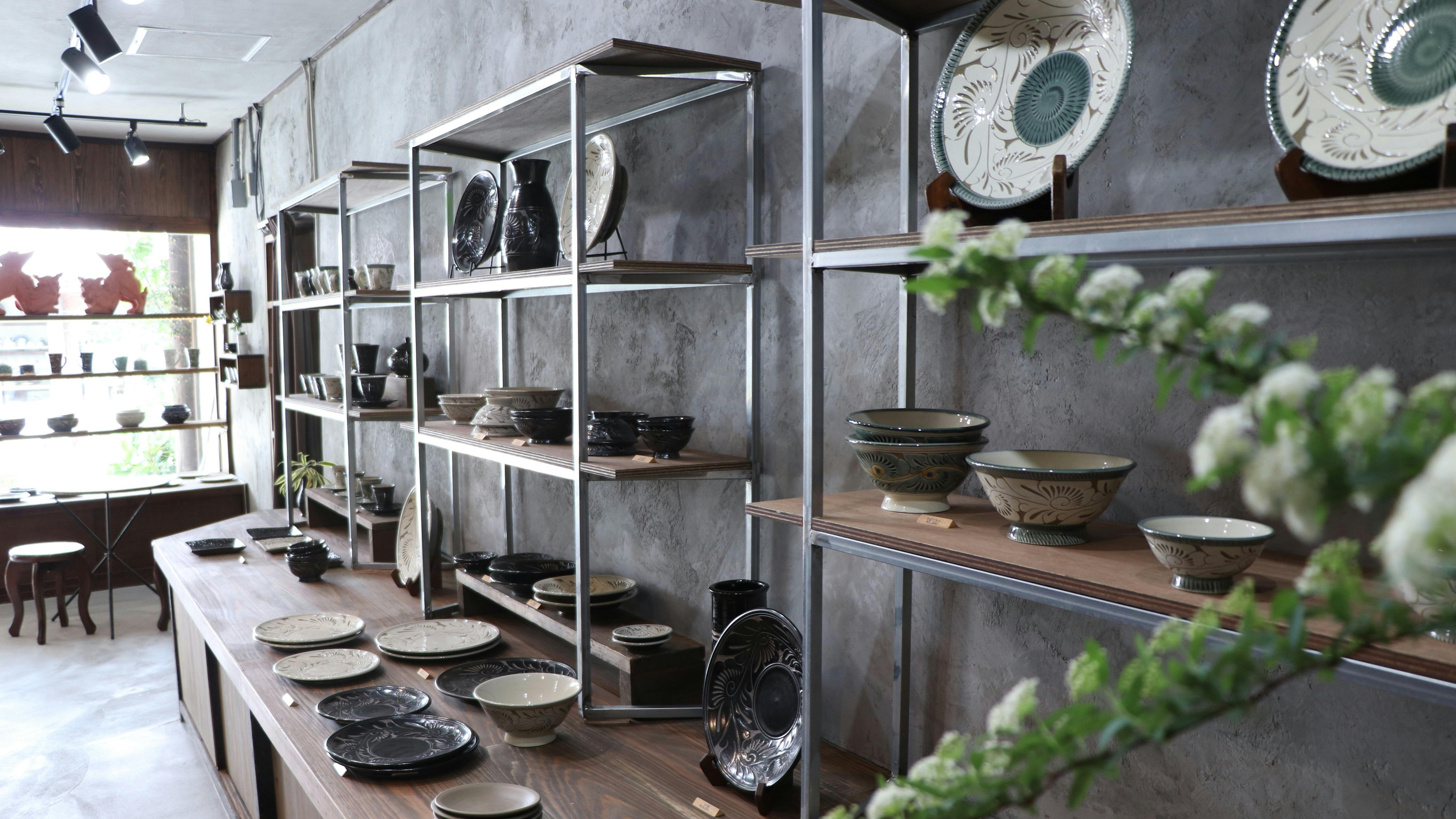 器を巡る旅】沖縄・琉球王国文化を伝える「やちむん」に出会う | 一休