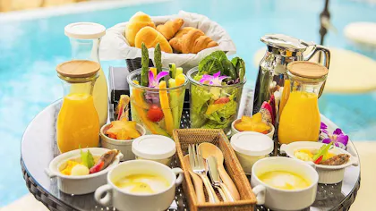 お部屋のテラスで優雅に朝食を楽しめるリゾートホテル　沖縄編