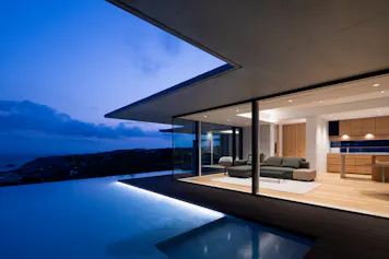 映画のワンシーンのような絶景と非日常感が自慢！個性派一棟貸し6選