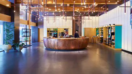 【取材】歴史的建造物を活かした「エースホテル京都」で、アートや音楽に彩られた空間を徹底取材！