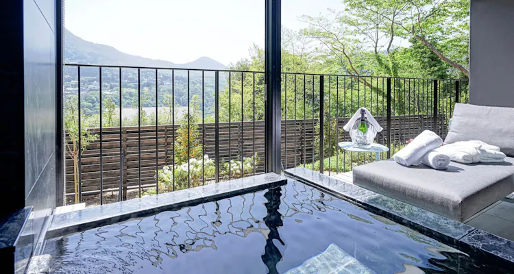 HAKONE NICA