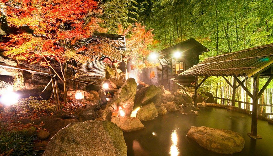 露天風呂から紅葉を楽しめる泉質自慢の宿 西日本編 | 一休