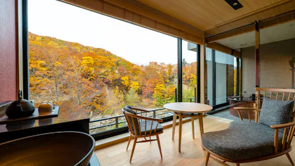 美しい紅葉をお部屋から楽しめる宿　北海道編