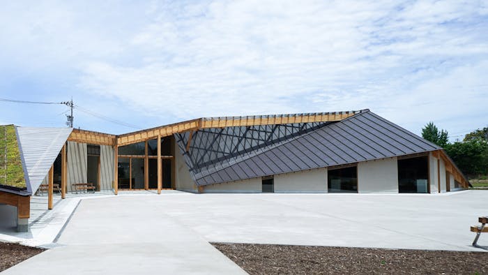 器を巡る旅】石川を代表する伝統工芸品「九谷焼」の魅力に触れる 器を巡る旅】石川を代表する伝統工芸品「九谷焼」の魅力に触れる