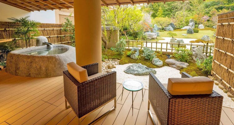 強羅花壇 | 【取材】箱根を代表する名宿に露天風呂付の別邸が誕生!自然と調和する建築美と多彩な客室の魅力 - 一休.com