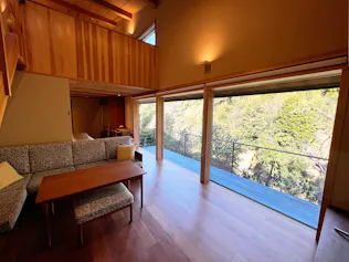 【取材】京都・東山の木々に包まれるように建つ、贅沢な一棟貸し