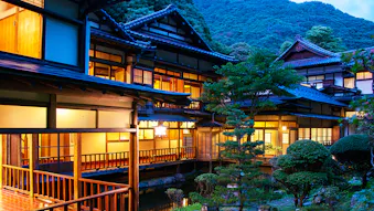 名湯と伝統建築で日本の情緒を楽しむ文化財の温泉宿6選
