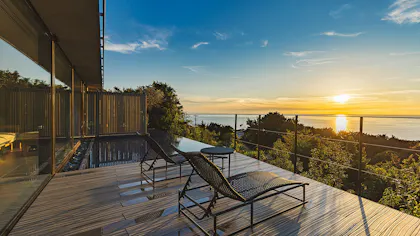 1日1組限定！100％自然エネルギーを自給する、西伊豆の絶景宿