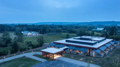 北海道・十勝川のそばに佇む、全室露天風呂付離れの温泉宿