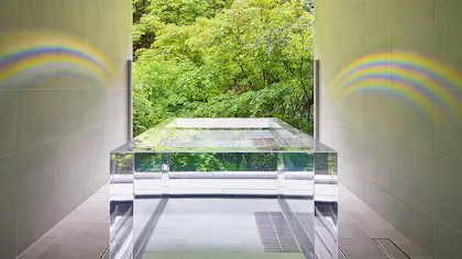 【ニュース】京都「京都 湯の花温泉 すみや亀峰菴」のスイートルーム「呼風」に新たな作品が加わり、アートルームとして完成形へ