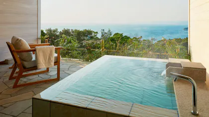 源泉掛け流しの客室露天風呂とオーシャンビューが楽しめる宿5選