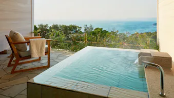 源泉掛け流しの客室露天風呂とオーシャンビューが楽しめる宿5選