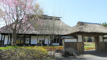 【取材】秋田・角館に佇む茅葺の古民家で童心に帰る、全室源泉掛け流しの温泉宿