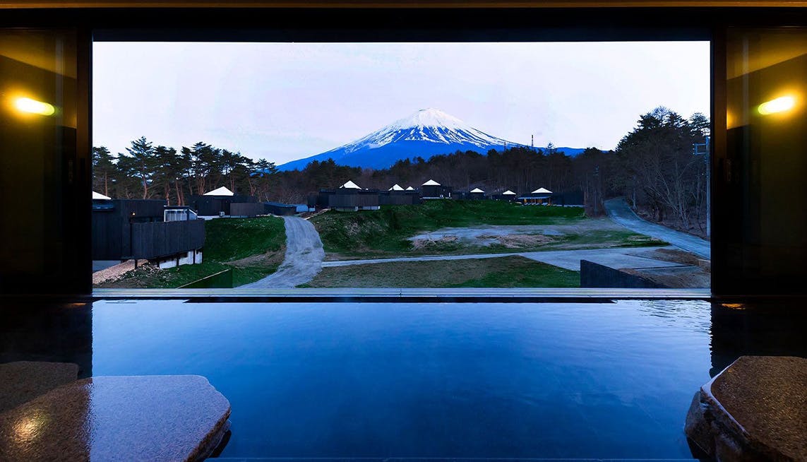 06_00003082.jpg?auto=format,