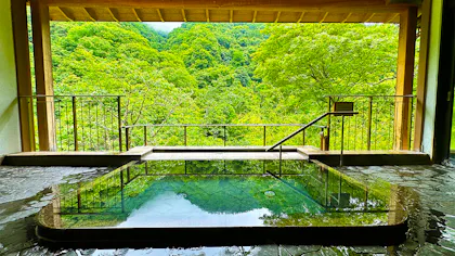 【取材】長野・松川渓谷沿いの老舗温泉宿で、絶景と伝統のおもてなしに癒される