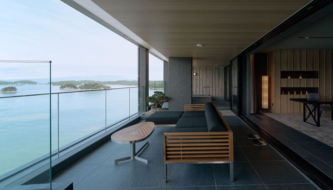 04_00003088.jpg?auto=format,