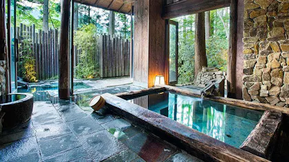 【取材】長野の山間に佇むリピーターが絶えない予約困難な温泉宿で、四季の移ろいを感じるひととき