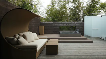 露天風呂付客室で温泉と美食を楽しめる、10室以下の大人のオーベルジュ