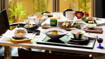 露天・半露天風呂付客室で源泉掛け流しの湯を堪能できる美食宿　東日本編