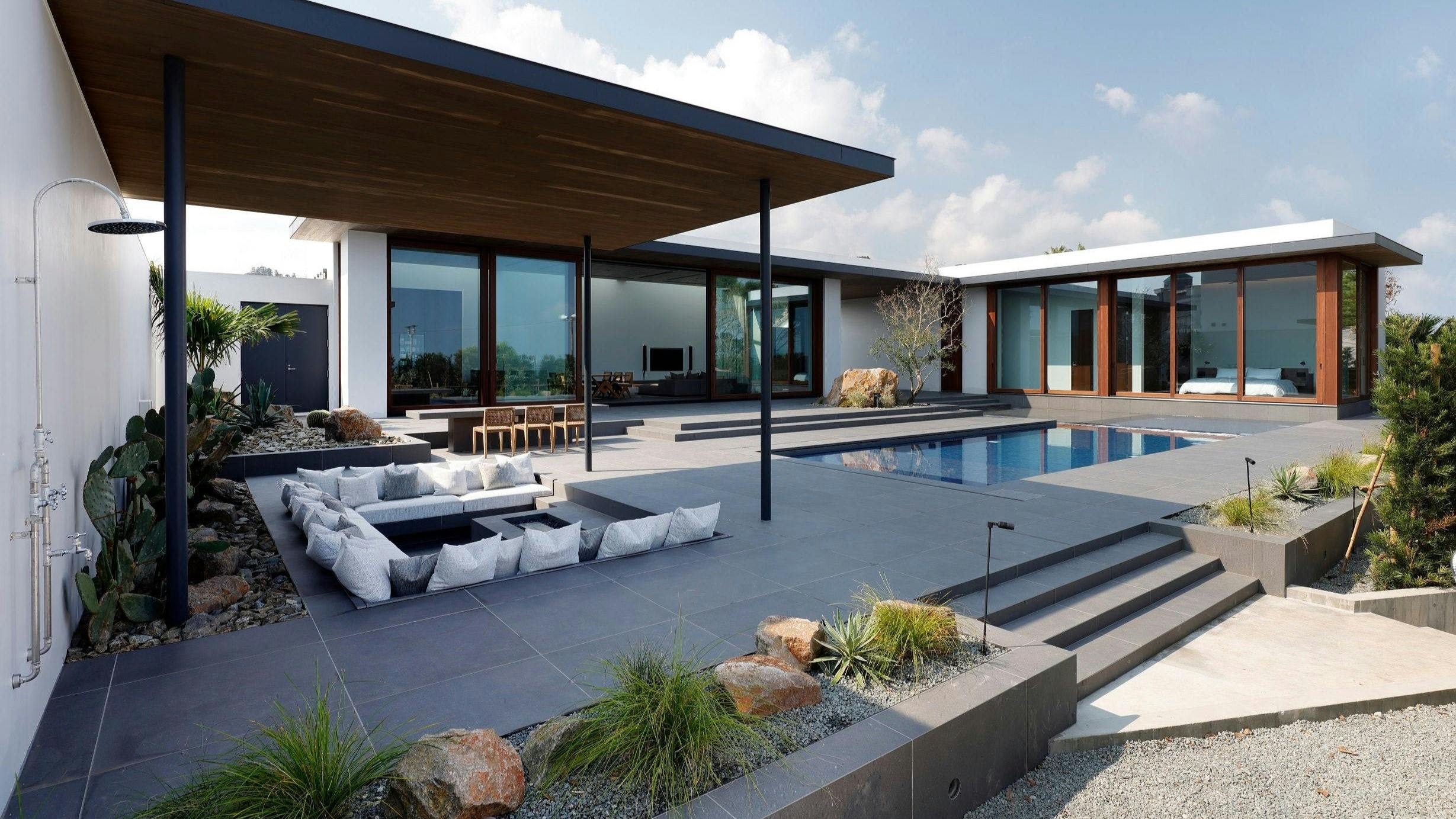 ニュース】2023年11月、「NOT A HOTEL AOSHIMA」が「一休Plus＋」に