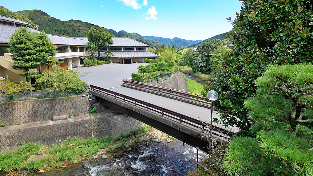 伊豆・下田で唯一無二の相玉温泉を楽しめる、美肌の湯と旬の味覚に寛ぐ癒しの宿