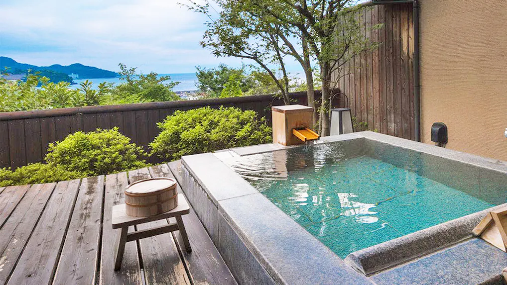 一人旅におすすめしたい、温泉露天風呂付客室で部屋食を楽しめる宿　熱海・伊豆編