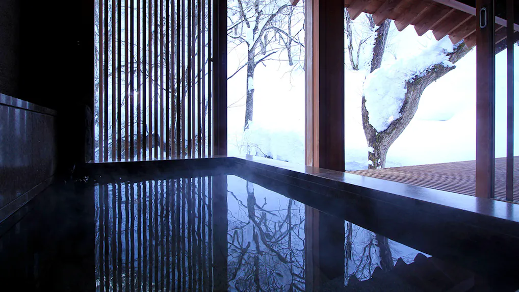 露天・半露天風呂付客室で雪見温泉が楽しめる大人の宿