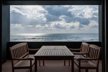 東京から約2時間、大洗海岸を目の前に望む全室オーシャンフロントの癒し宿