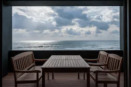 東京から約2時間、大洗海岸を目の前に望む全室オーシャンフロントの癒し宿