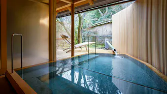 源泉掛け流しの湯を満喫！温泉露天風呂＆内風呂付客室でおこもり滞在が叶う宿　西日本編