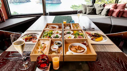 お昼の12時までゆっくり過ごせる、温泉露天風呂付客室でいただく部屋食が自慢のおこもり宿