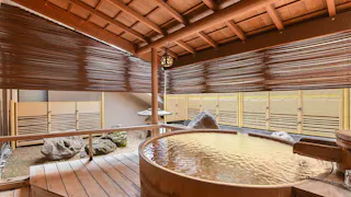 熱海唯一の名湯を源泉掛け流しで堪能できる、創業約200年の老舗宿