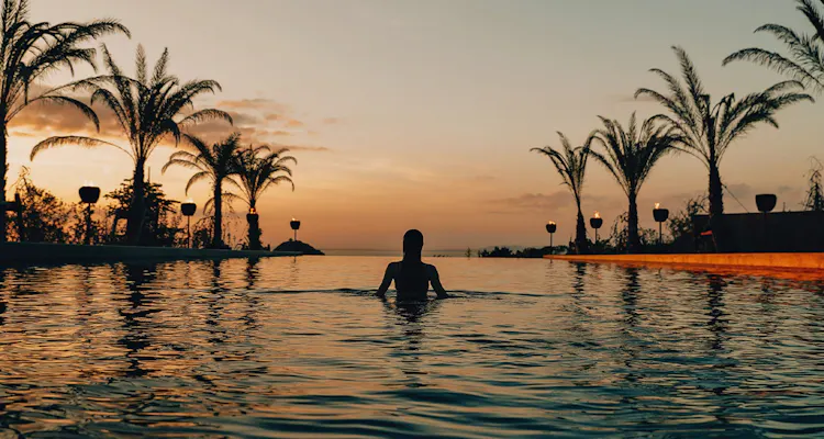 BOTANICAL POOL CLUB